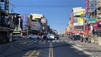 勾落電線掉落4車道　貨車司機慘了