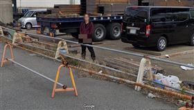 日本HowHow隨地尿尿被攝　「下面沒馬」遭傳谷歌街景
圖／翻攝自Google地圖
https://www.ptt.cc/bbs/joke/M.1636863867.A.093.html