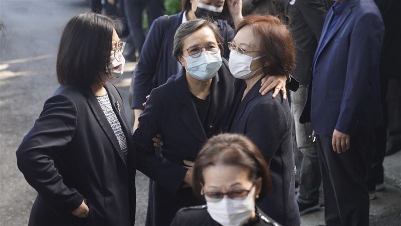 台灣民主模範！李應元將隨聖嚴環保葬