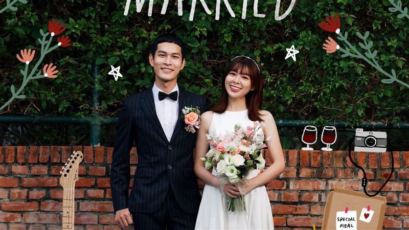 宇宙人結婚　甜娶插畫家女友婚紗照曝
