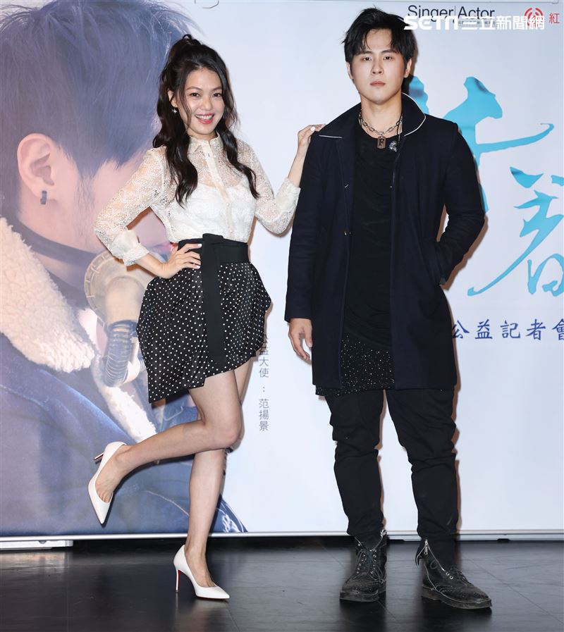 范揚景FYJ 2021全新單曲「活著」發片記者會，「蜜雪薇琪」蜜雪Michelle加油打氣。（記者邱榮吉/攝影）