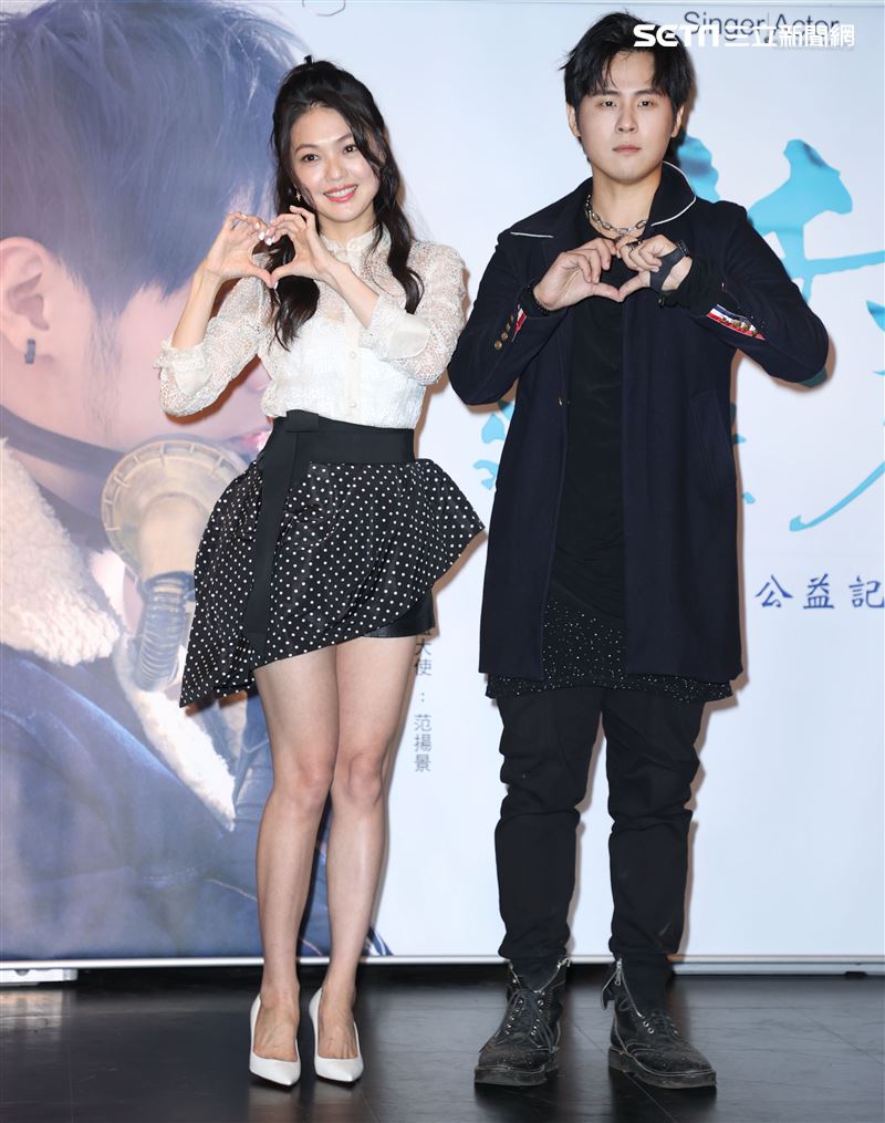 范揚景FYJ 2021全新單曲「活著」發片記者會，「蜜雪薇琪」蜜雪Michelle加油打氣。（記者邱榮吉/攝影）