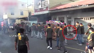 神轎棍突裂開！內行曝出巡禁忌：別碰