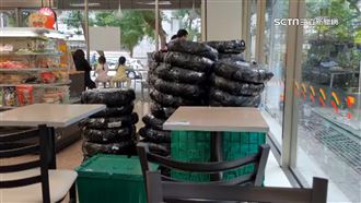 超商驚見50個輪胎！原來是他寄的