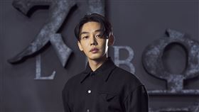 《地獄公使》劉亞仁飾演鄭晉守。（圖／Netflix提供）