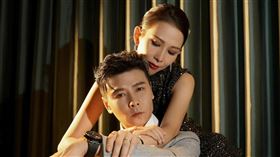 蔡少芬曬出和老公張晉的合照。（圖／翻攝自蔡少芬微博）