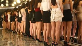 指揮中心,復業,酒店妹,長腿,酒店小姐,小黃卡,警方,臨檢,酒店,萬華區,中山區（圖／翻攝畫面）