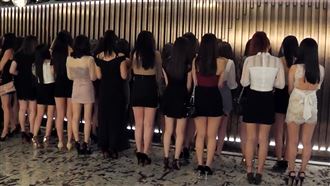 忍半年終於解封！五木區又見美腿叢林