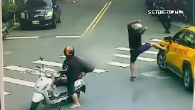 琪 險撞踹小黃2400