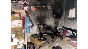蘆洲老公寓大火5人受困，幸好住警器發揮功能，讓屋主可以逃生 。（圖／翻攝畫面）