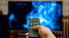 夫妻誤撕電視偏光膜，導致多噴3萬修理。（示意圖／pixabay）