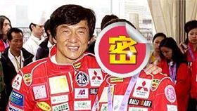  吳辰君／成龍（圖／翻攝自微博)