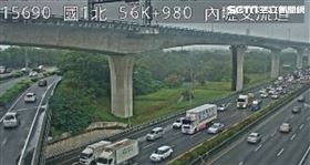 國道一號北上內壢段發生擦撞事故，車流有回堵情形 國道即時路況