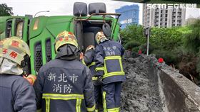 三重交流道,聯結車,封閉,新北,翻攝畫面