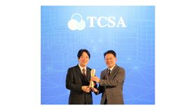 ▲花王（台灣）董事長大熊康生親自出席接受賴清德副總統頒獎（圖／業者提供）