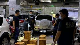 ▲山老鼠集團藏身處查獲一級木扁柏共23塊（圖／移民署提供）