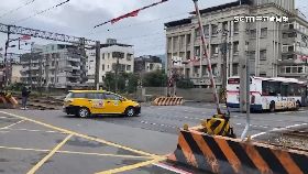 文 柵欄突然升1200