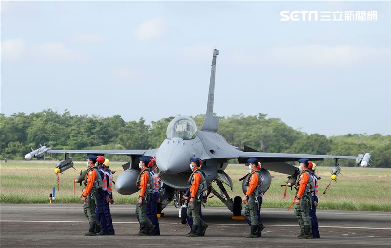 F16-V BLK20型戰機。（記者邱榮吉/嘉義拍攝）