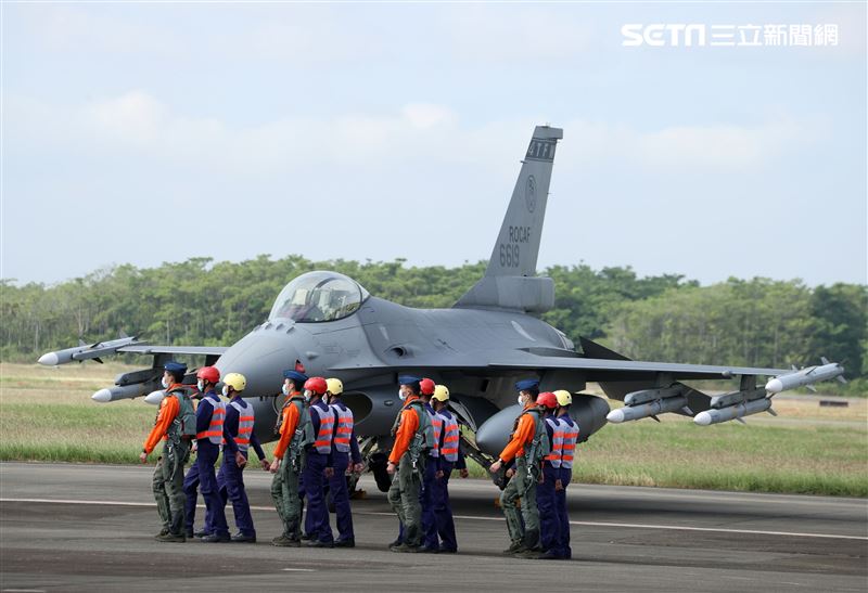 F16-V BLK20型戰機。（記者邱榮吉/嘉義拍攝）