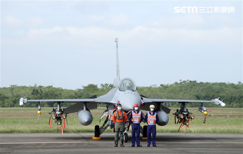 F16-V BLK20型戰機。（記者邱榮吉/嘉義拍攝）
