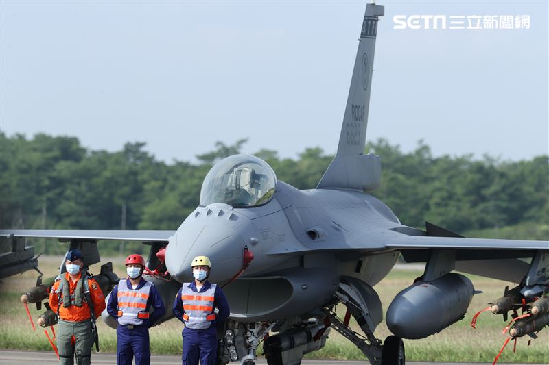 F16-V BLK20型戰機。（記者邱榮吉/嘉義拍攝）