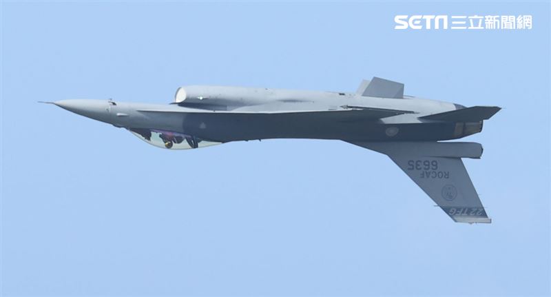 F16-V BLK20型戰機單機性能展示。（記者邱榮吉/嘉義拍攝）