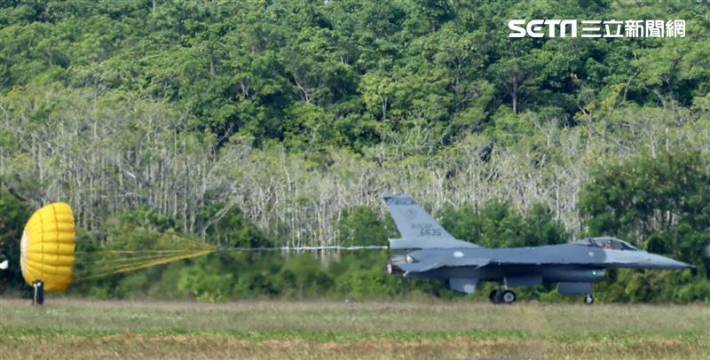 F16-V BLK20型戰機。（記者邱榮吉/嘉義拍攝）