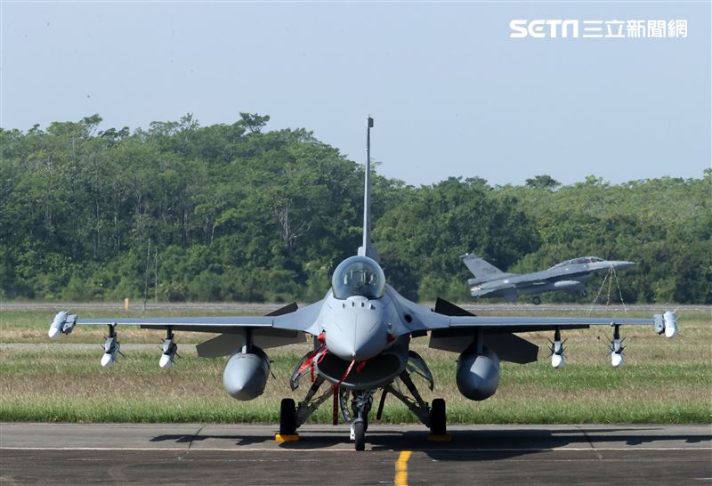 F16-V BLK20型戰機。（記者邱榮吉/嘉義拍攝）