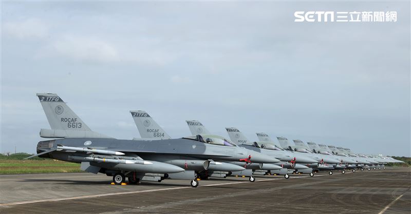 F16-V BLK20型戰機。（記者邱榮吉/嘉義拍攝）