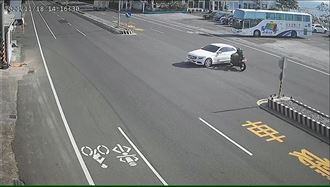 車友看屏東車禍：再慢賓士駕駛一起死