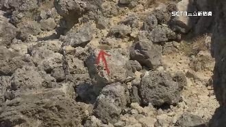 礁岩遭山友噴漆　環團轟：相當難看