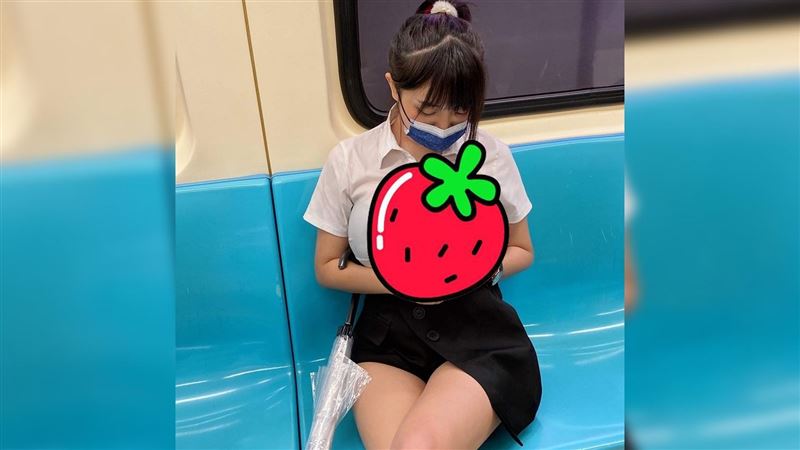 她白襯衫濕黏身透兩團黑！釣網紅本尊