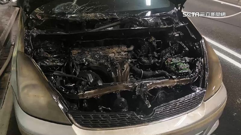 雪隧火燒車　熱心軍人協助撲火救人