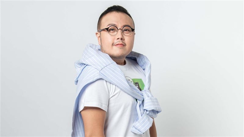 感冒變急性肺炎！同志歌手昏迷21天