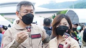 柯文哲變身魔鬼剋星發糖同歡、黃珊珊、黃瀞瑩(台北市政府提供)