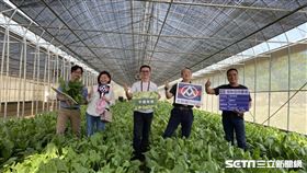 全聯副董事長謝健南(右2)、總經理蔡篤昌(中)、全聯行銷協理劉鴻徵(左)。（圖／記者馮珮汶攝）