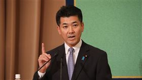 疫情重挫經濟　泉健太：需有強心劑日本立憲民主黨與國民民主黨將合組新政黨，10日舉行黨魁選舉投開票。2名參選人中的國民民主黨政調會長泉健太主張在武漢肺炎疫情平息前，應將消費稅降至0%。他認為日本經濟現在需有強心劑。中央社記者楊明珠東京攝　109年9月9日