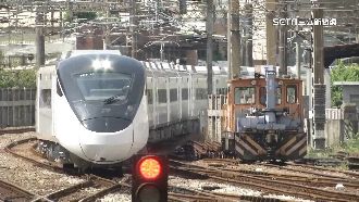 花蓮試新車突卡半路　台鐵急推回檢修