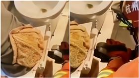 妹子滑手機「被馬桶吸住」慘摳消防隊求救！結局尷尬網笑爆（圖／翻攝自網易新聞）