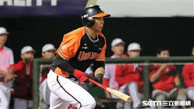 ▲統一獅二壘手黃紹熙敲出中職生涯首安。（圖／記者劉彥池攝影）