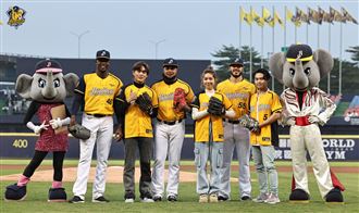 告五人開球先摸紅土　期待看齊五月天