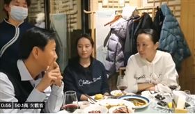 哪招？中國翻牆推特狂PO彭帥照片、影片　微博仍查無此人（圖／翻攝自微博、推特）