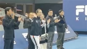 新／彭帥現身「北京公開活動」！現場影片曝　滿臉笑容揮手（圖／翻攝自胡錫進推特）