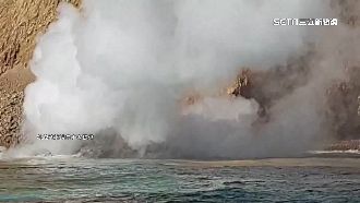 見16年來最大龜山磺煙　賞鯨客嗨翻