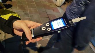 醉漢持斧作勢攻擊　高雄警開3槍壓制