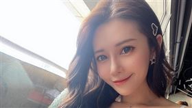 白紗溢出雪嫩雙球！小隻馬辣模「嬌喊老公」1.4萬人暴動（圖／翻攝自安希IG）