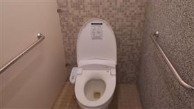 「爆尿公社」上遍各地的公廁（圖／翻攝自上班不要看 NSFW YouTube）