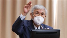 楊金龍選擇綁定數位五倍券行政院推出振興五倍券，希望達到刺激消費的效果，中央銀行總裁楊金龍（圖）30日在立法院財政委員會透露，去年三倍券領紙本券，今年選擇綁定數位五倍券。中央社記者謝佳璋攝  110年9月30日