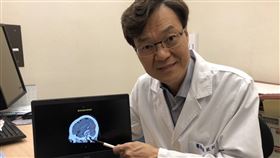 黃啟訓醫師呼籲，每年冬天約12月至2月，是腦中風好發季節，有三高民眾應按時服藥。（圖／書田診所提供）