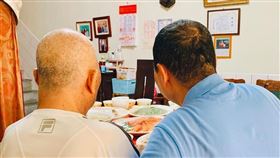 侯友宜與92歲父親,臉書發文